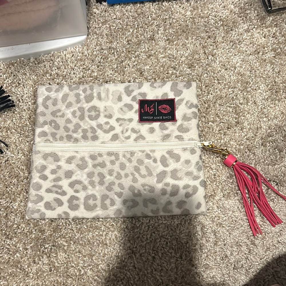 Make up Junkie - small